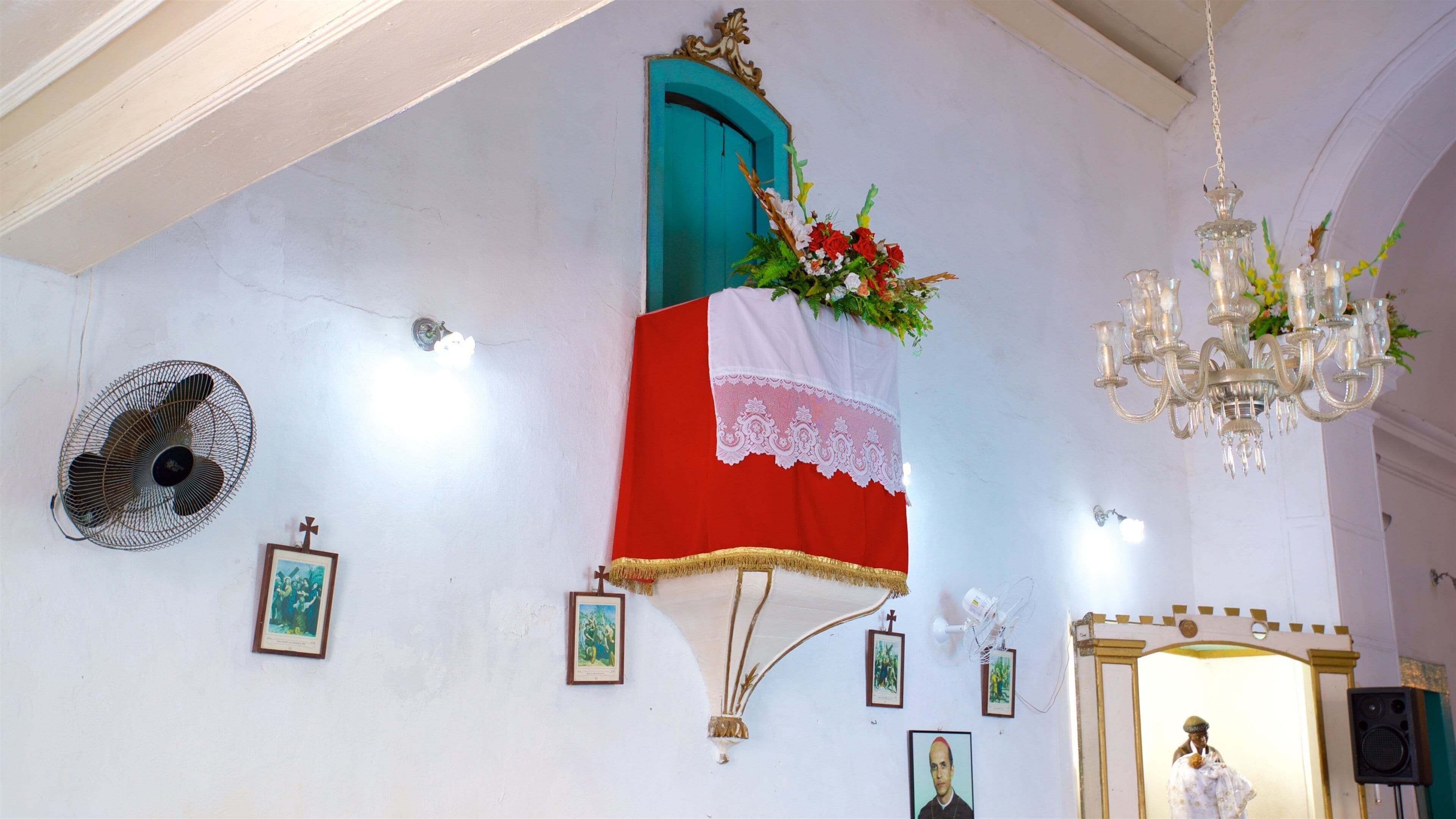 Chiesa di Santa Lucia che include vista interna