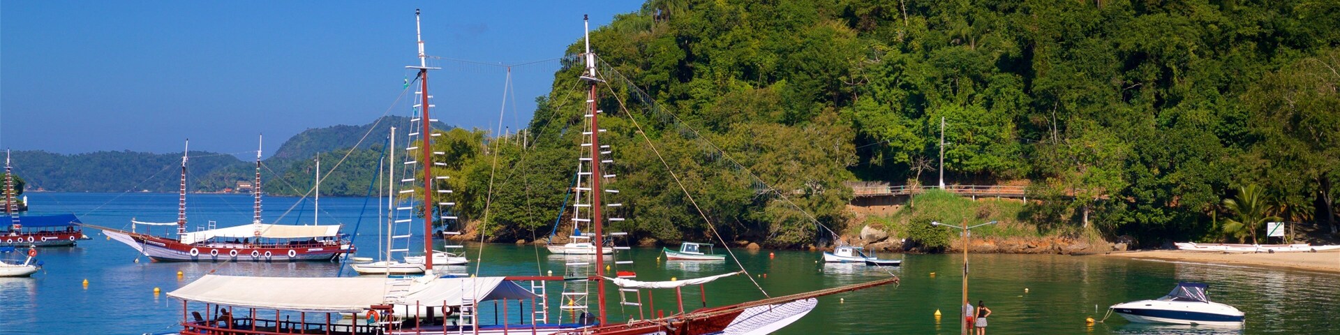 Playa de Bonfim ofreciendo una bahía o un puerto