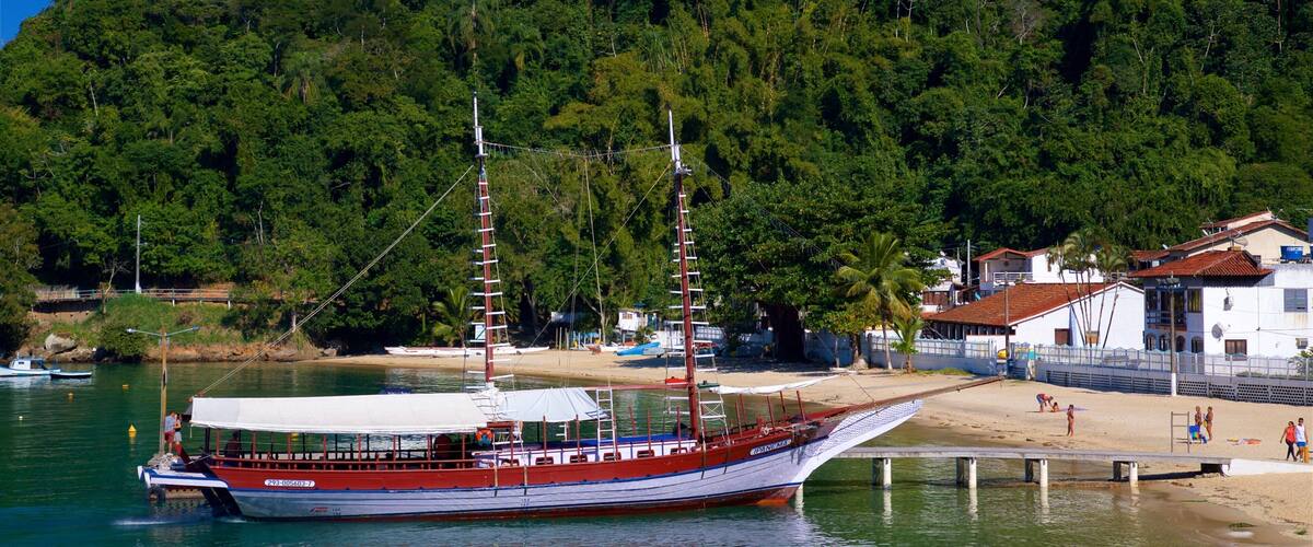 Praia do Bonfim caracterizando uma cidade litorânea, uma praia e uma baía ou porto
