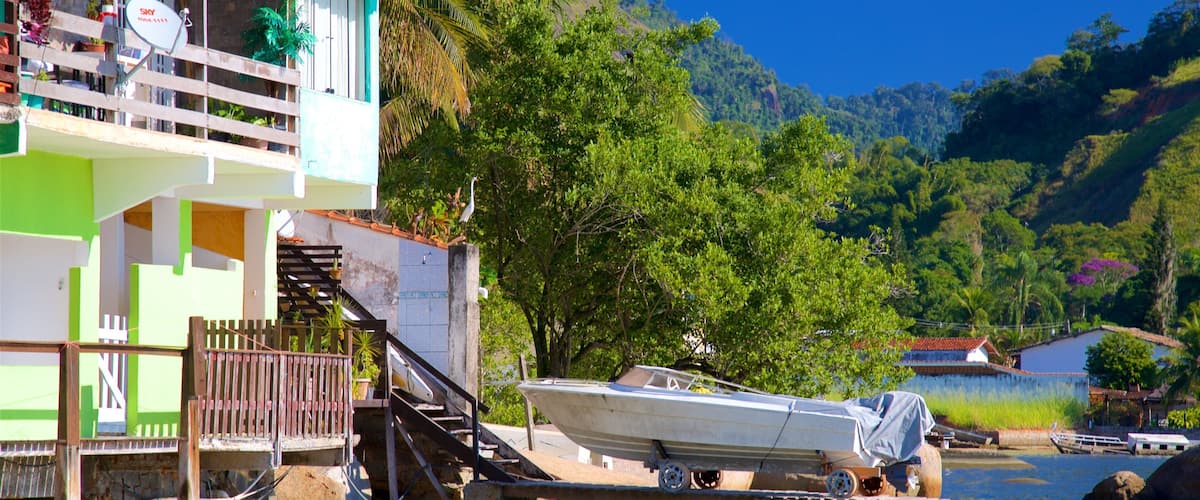 Enseada strand toont een baai of haven