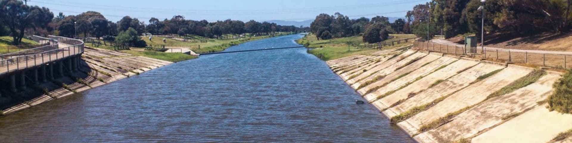 This trail goes from the city to the beautiful Henley Beach. It is easy to do it by bike, on the way you will find some spot where you can workout towards the city, while towards the beach you will see lots of horses. I loved to go there! The track is beautiful and has a reward you have the beach at the end!
#localgem