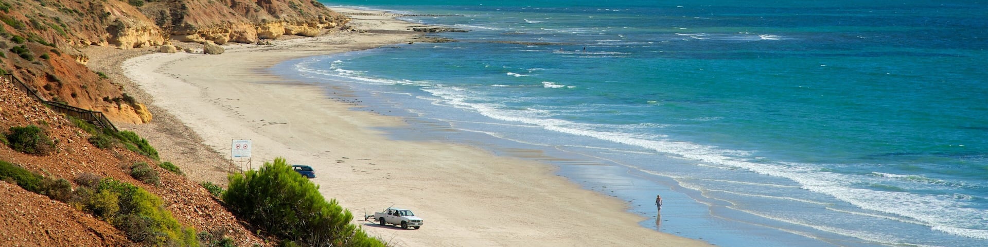 Aldinga Beach das einen Sandstrand und allgemeine KĂŒstenansicht