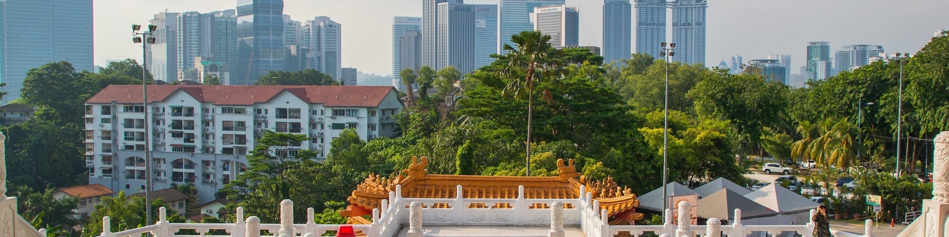 Thean Hou Temple featuring a city