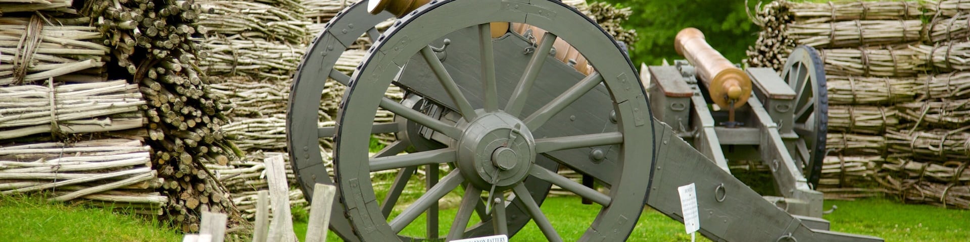 Fort Ligonier que inclui fazenda e um monumento