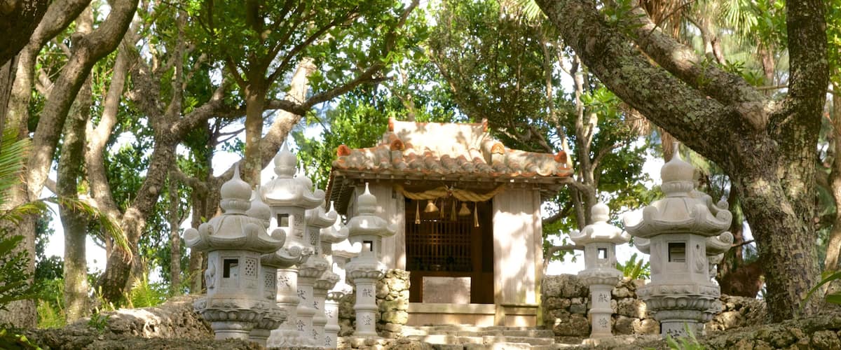 Kabira Park which includes heritage architecture and a garden