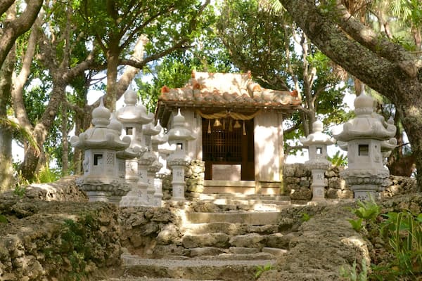 Kabira Park welches beinhaltet Park und historische Architektur