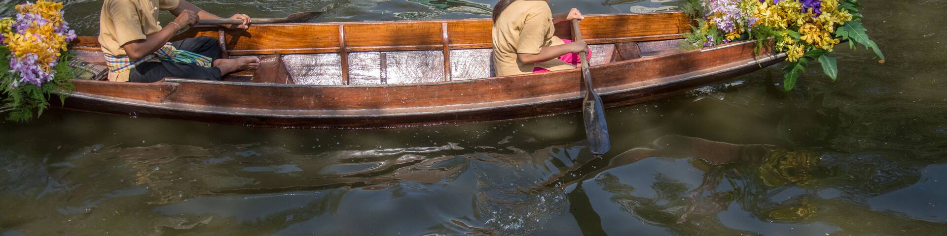 man paddling in the floating market in Thailand