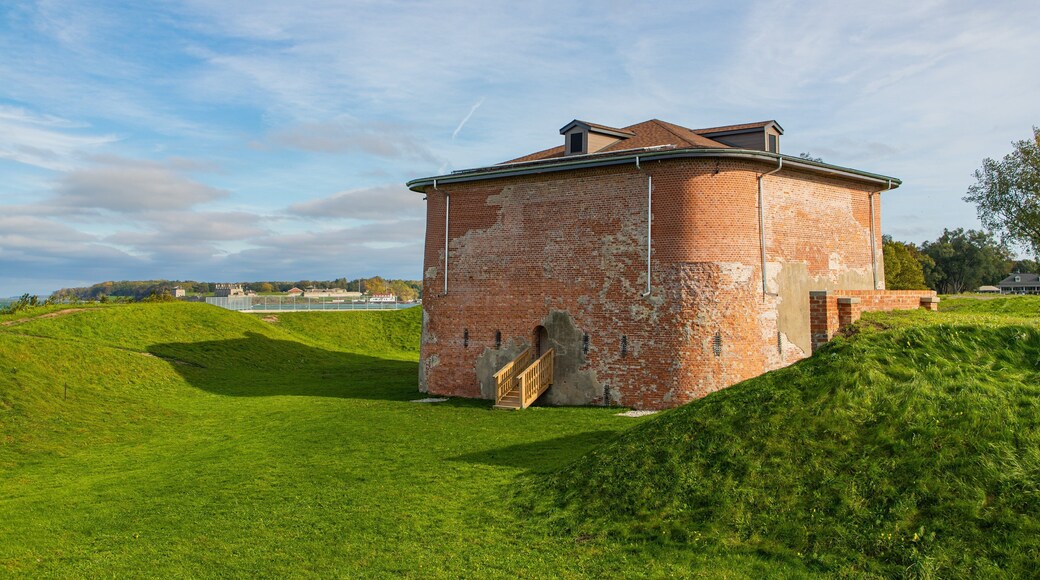 Fort Mississauga featuring heritage elements