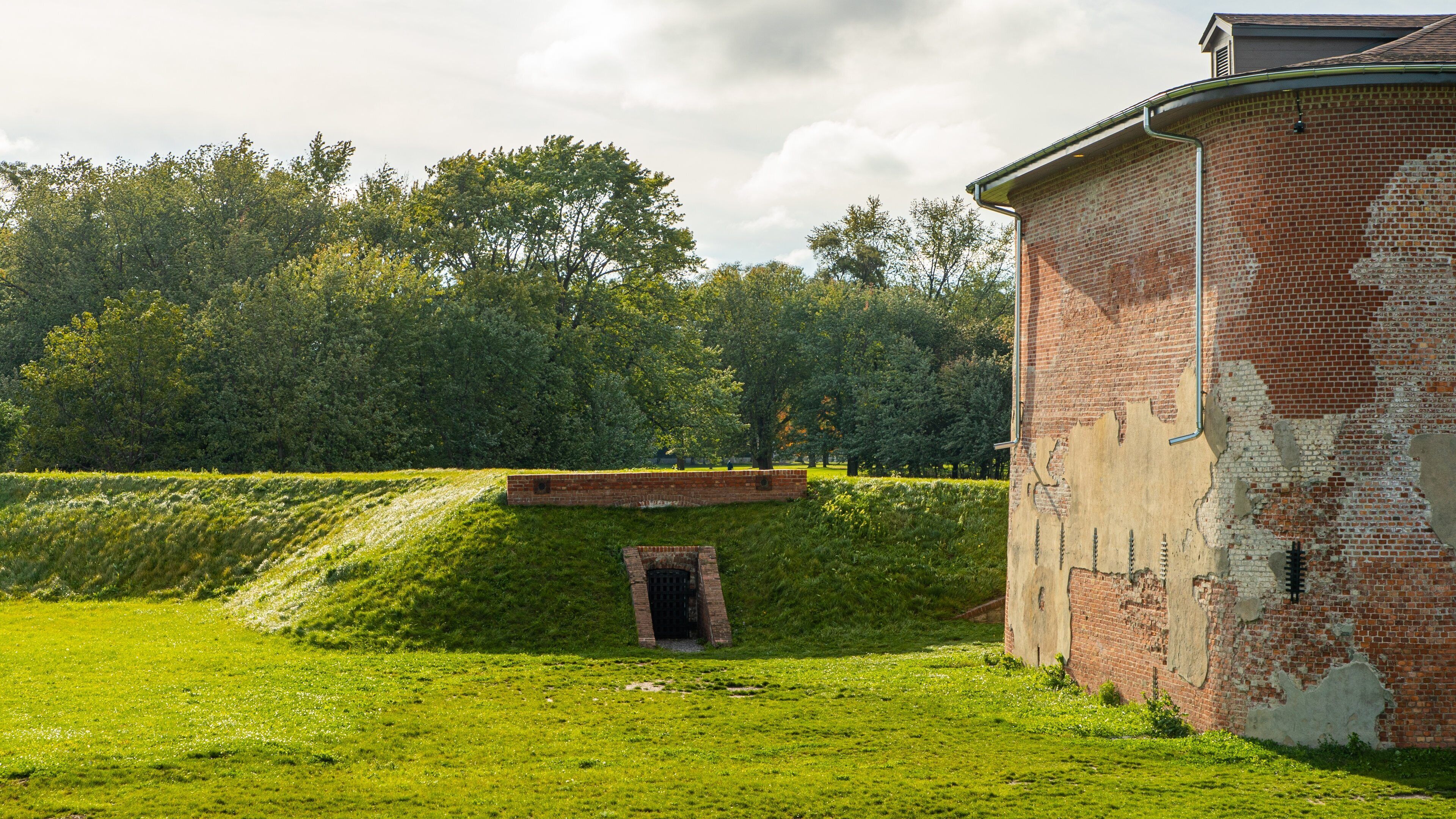 Fort Mississauga featuring heritage elements and military items