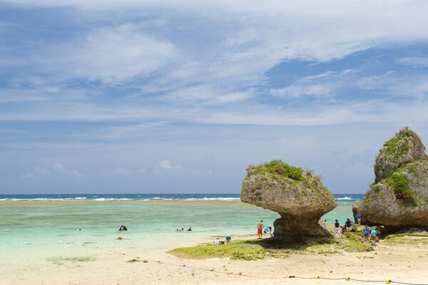 Strand von Nirai das einen Strand