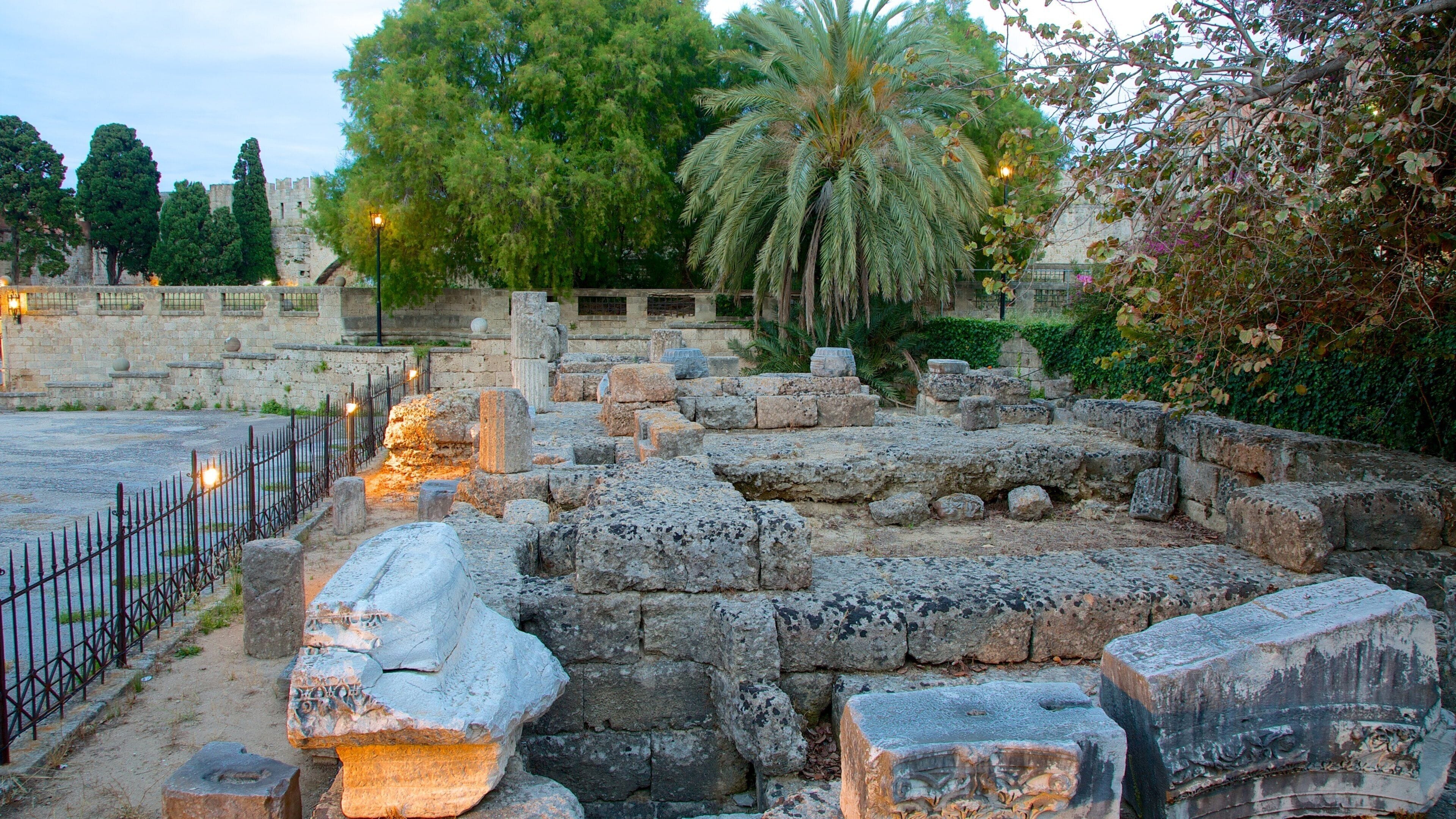 Templo de Afrodita que incluye una ruina