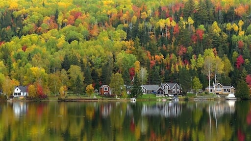 Really cool place to photograph when the autumn colours peak in October. Lac Sainte-Marie right next to the village is surrounded by cliffs on its northern side and houses dot its shore making the whole scenery positively appealling at this time of the year.