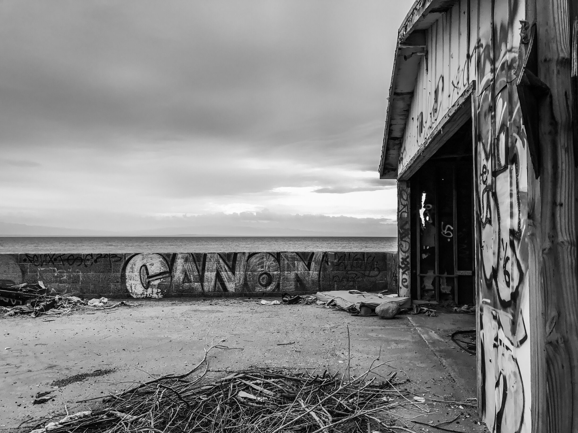 The Salton Sea is a shallow, saline, endorheicrift lake located directly on the San Andreas Fault, predominantly in California's Imperial and Coachella Valleys.With a salinity exceeding 5.0% w/v (saltier than seawater), many of the species of fish that lived in the sea have been killed by the combination of pollutants, salt levels, and algal blooms.Today this area has been reduced to a deserted spooky town with burnt abandoned settlements and Dead fish carcasses washed up in mass quantities on the beaches. The smell of the lake, combined with the stench of the decaying fish, also contributed to the decline of the tourist industry around the Salton Sea. The eerie existence of the surrounding is sure to give a spine chill. 👻 
