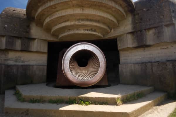 The latest anti-aircraft gun from World War 2 in France. The sun was shining in the middle of the barrel ....