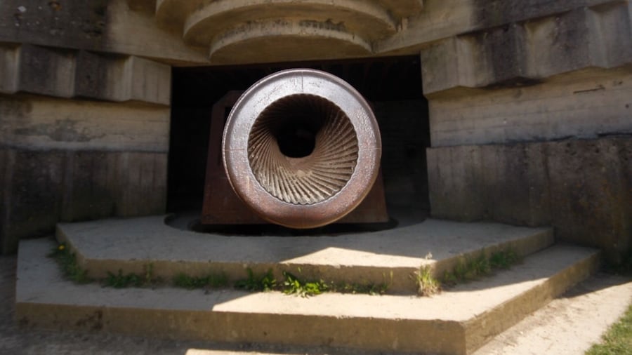 The latest anti-aircraft gun from World War 2 in France. The sun was shining in the middle of the barrel ....