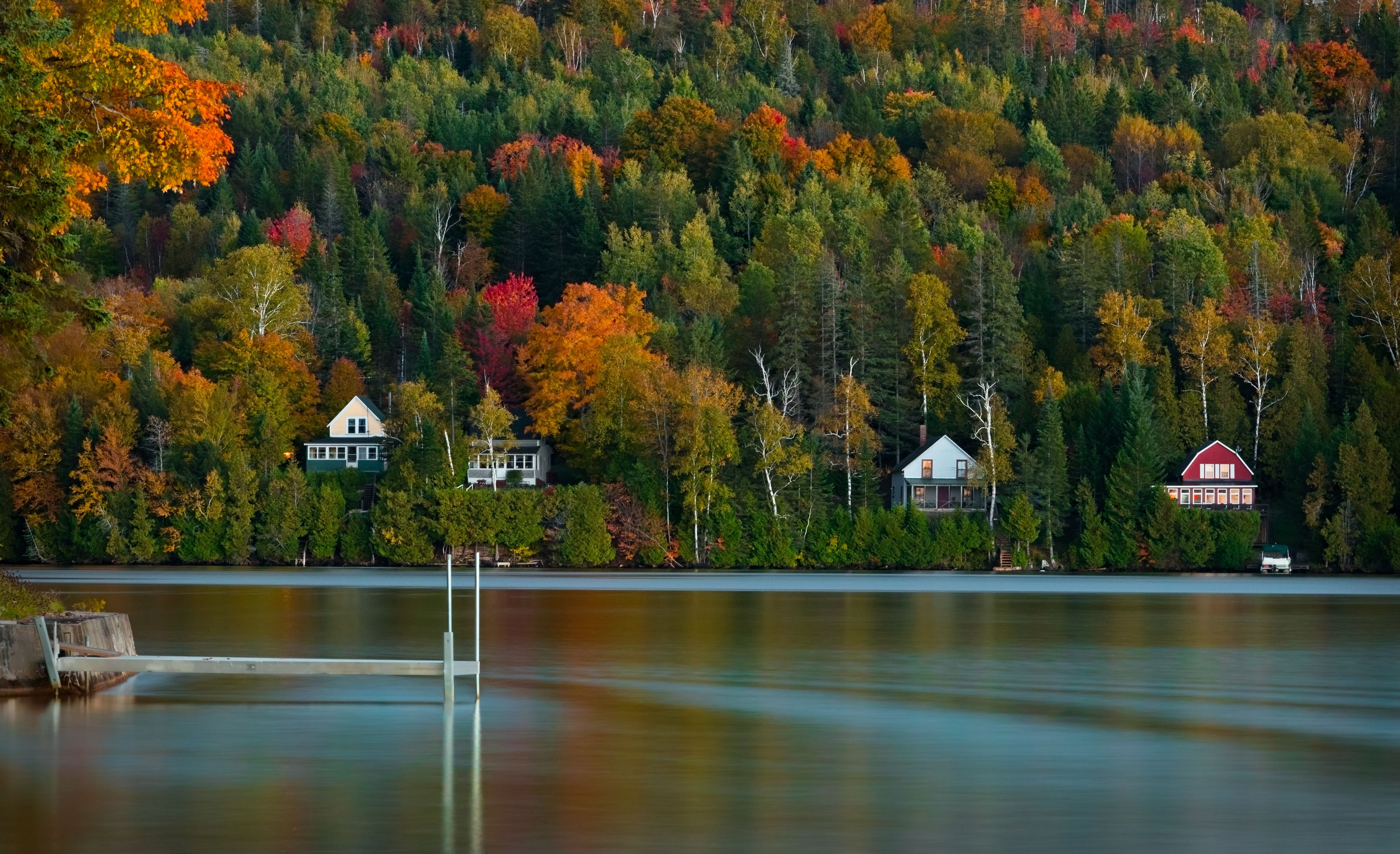 Scenic lake in Vermont in peak fall