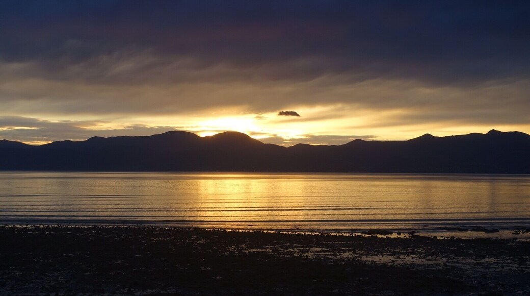 Sunrise over the moutains of Nelson... I was happy to get up so early durings days, I saw some beautiful ones