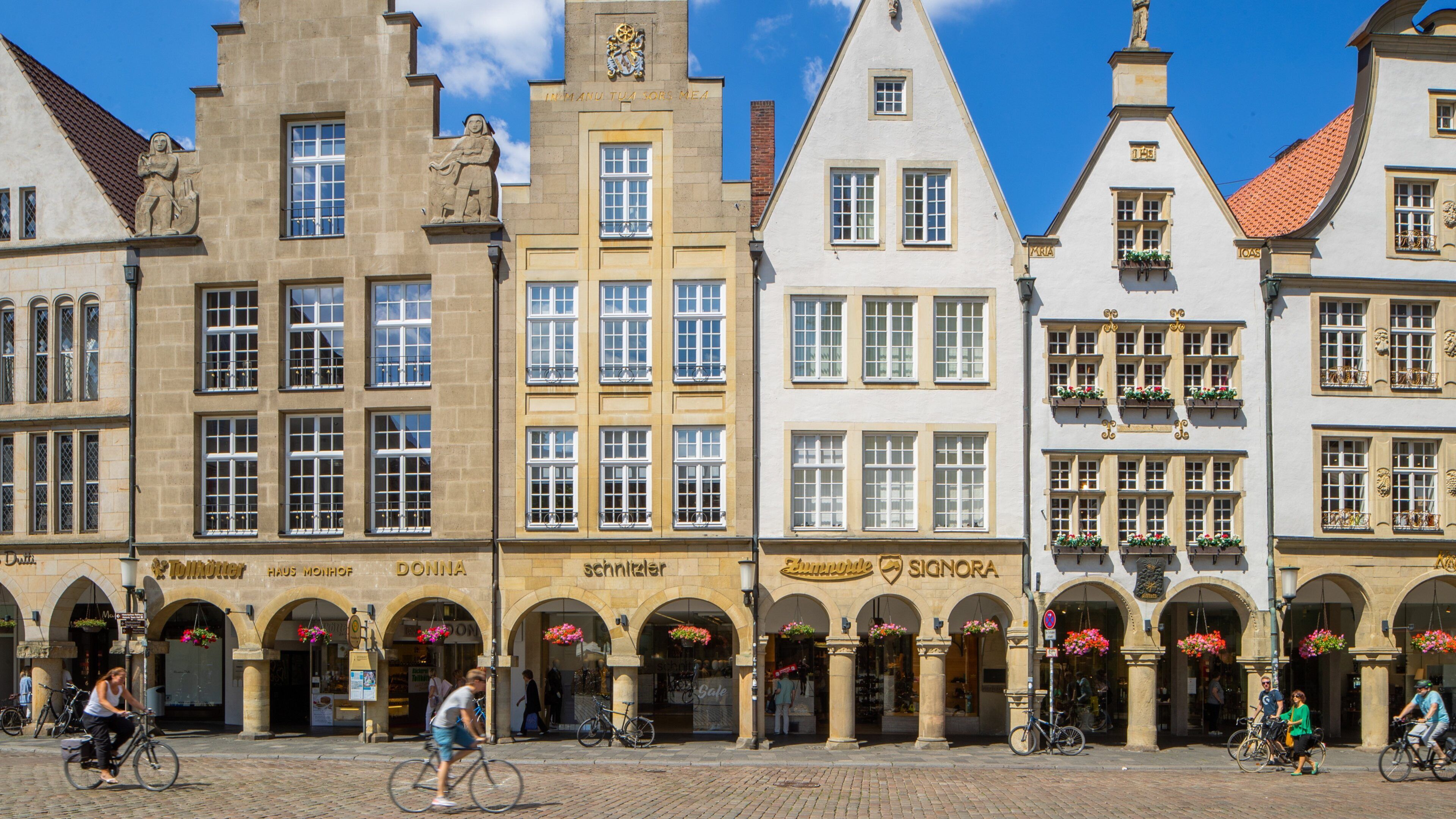 Prinzipalmarkt showing signage