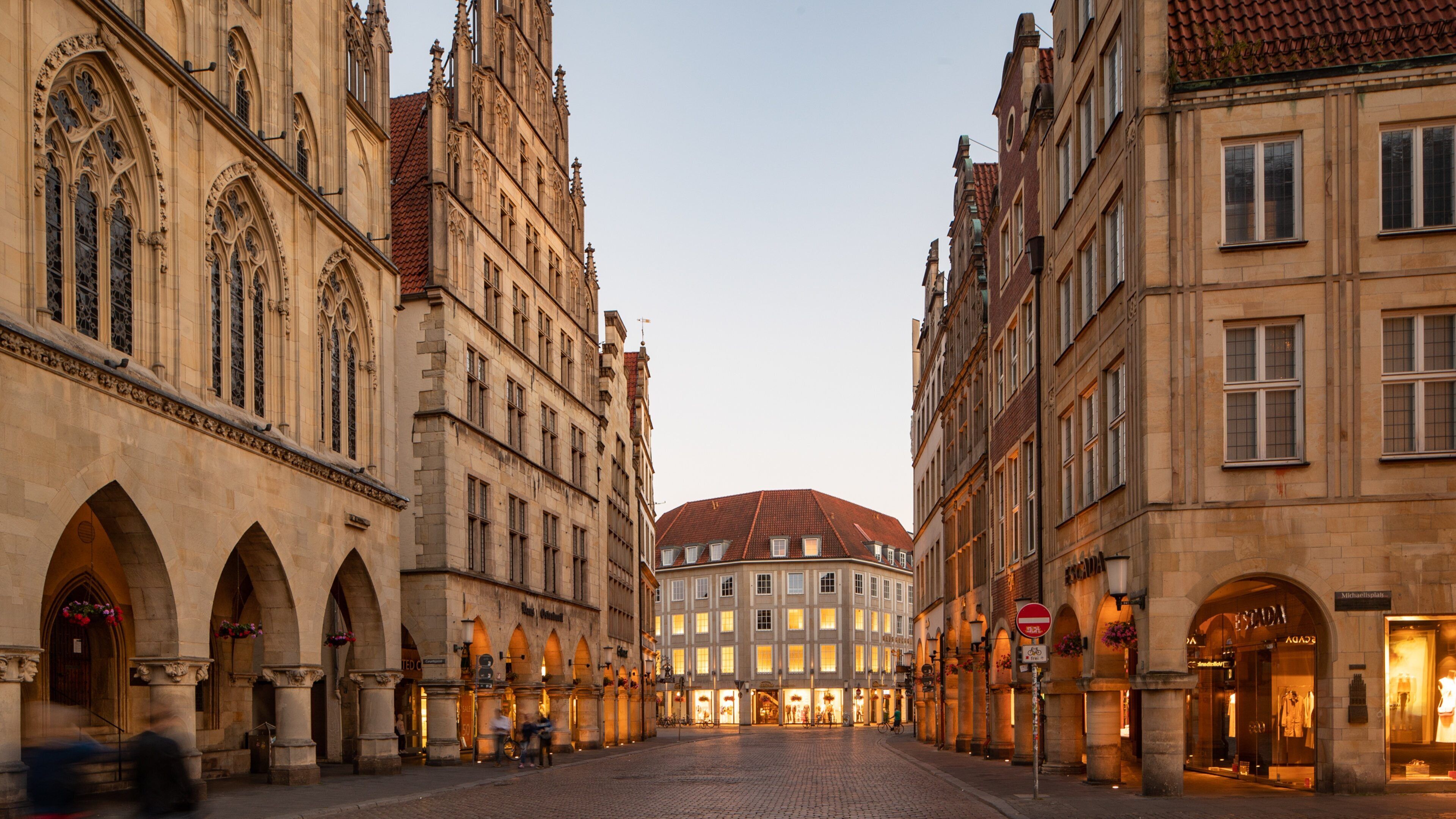 Prinzipalmarkt showing heritage elements and a city