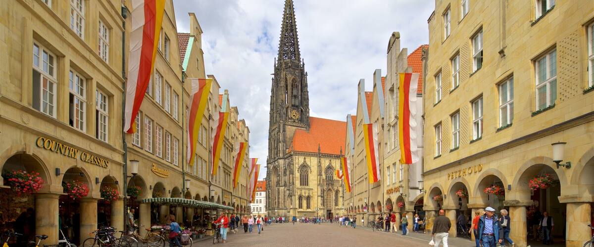 St.-Lamberti-Kirche welches beinhaltet historische Architektur, Stadt und Straßenszenen