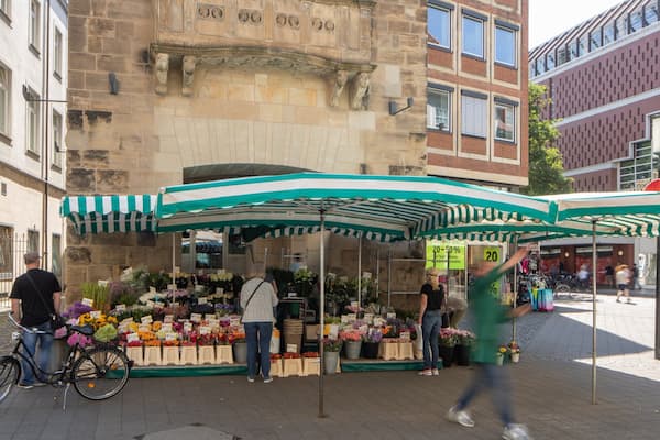Townhouse Tower featuring markets