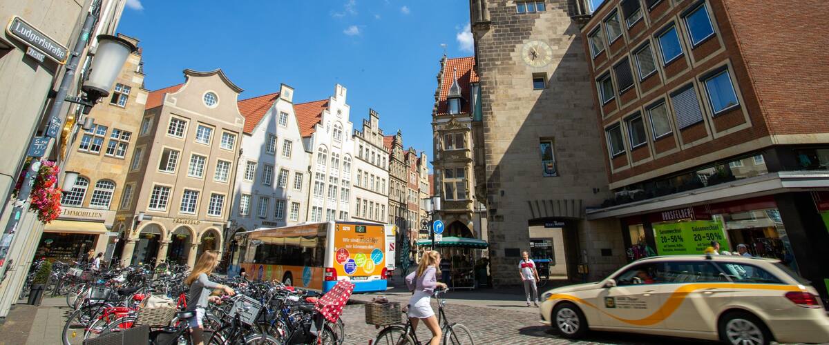Townhouse Tower featuring heritage architecture and a city