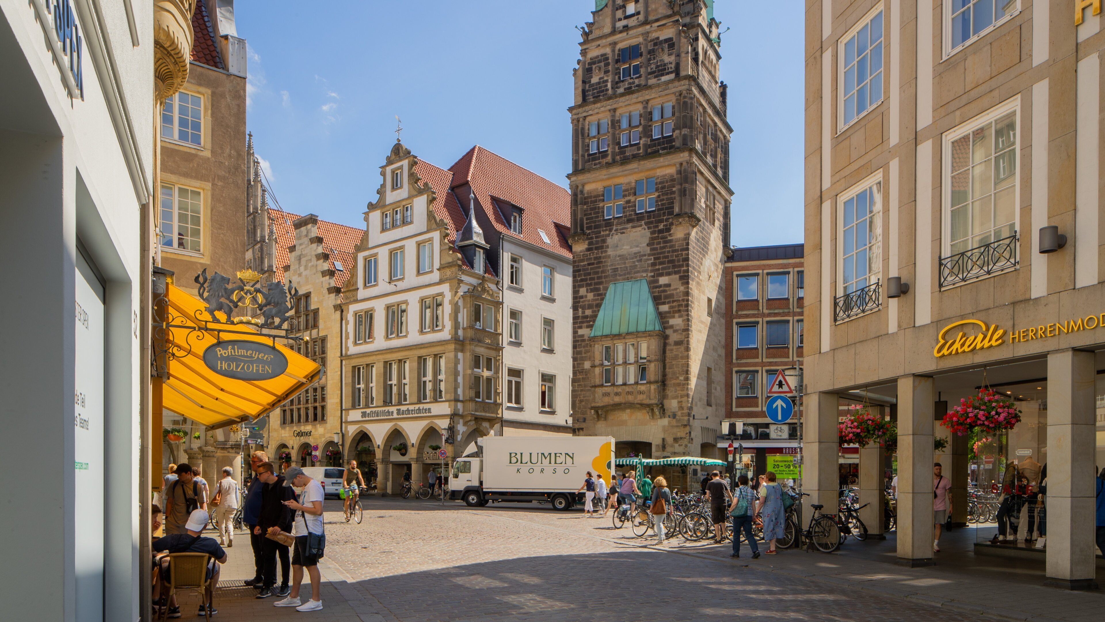 Townhouse Tower featuring a city and heritage architecture