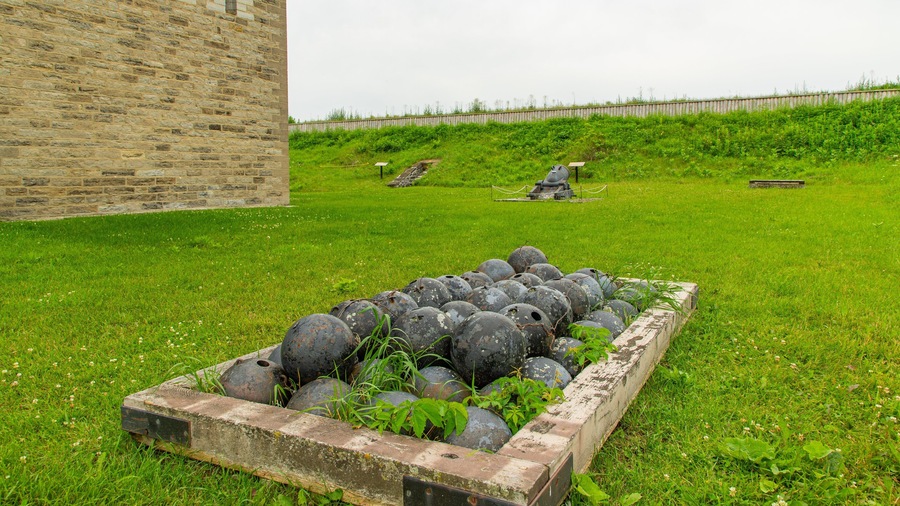 Fort Wellington National Historic Site featuring heritage elements and military items