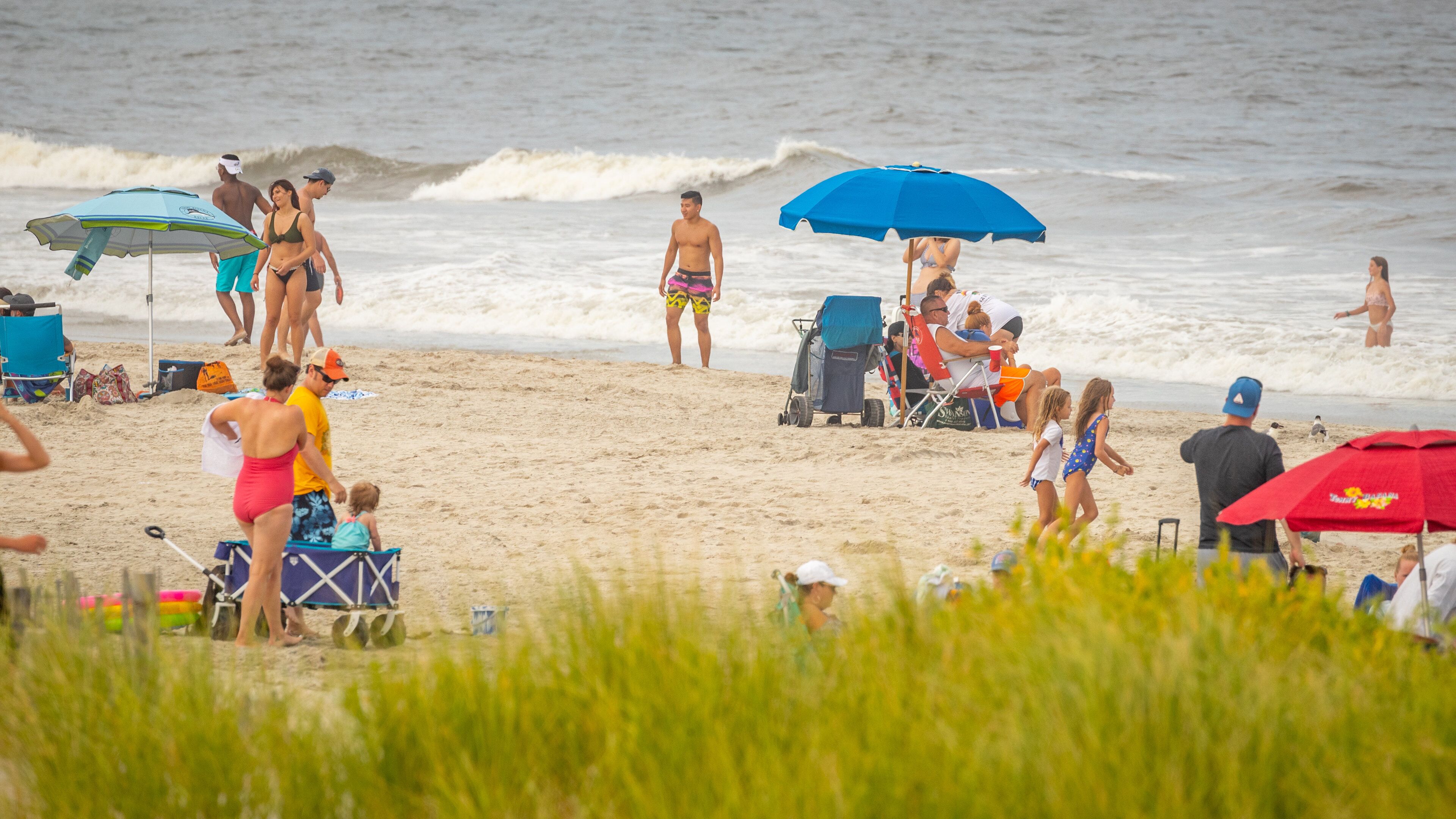 Sea Isle City showing a sandy beach and general coastal views as well as a large group of people