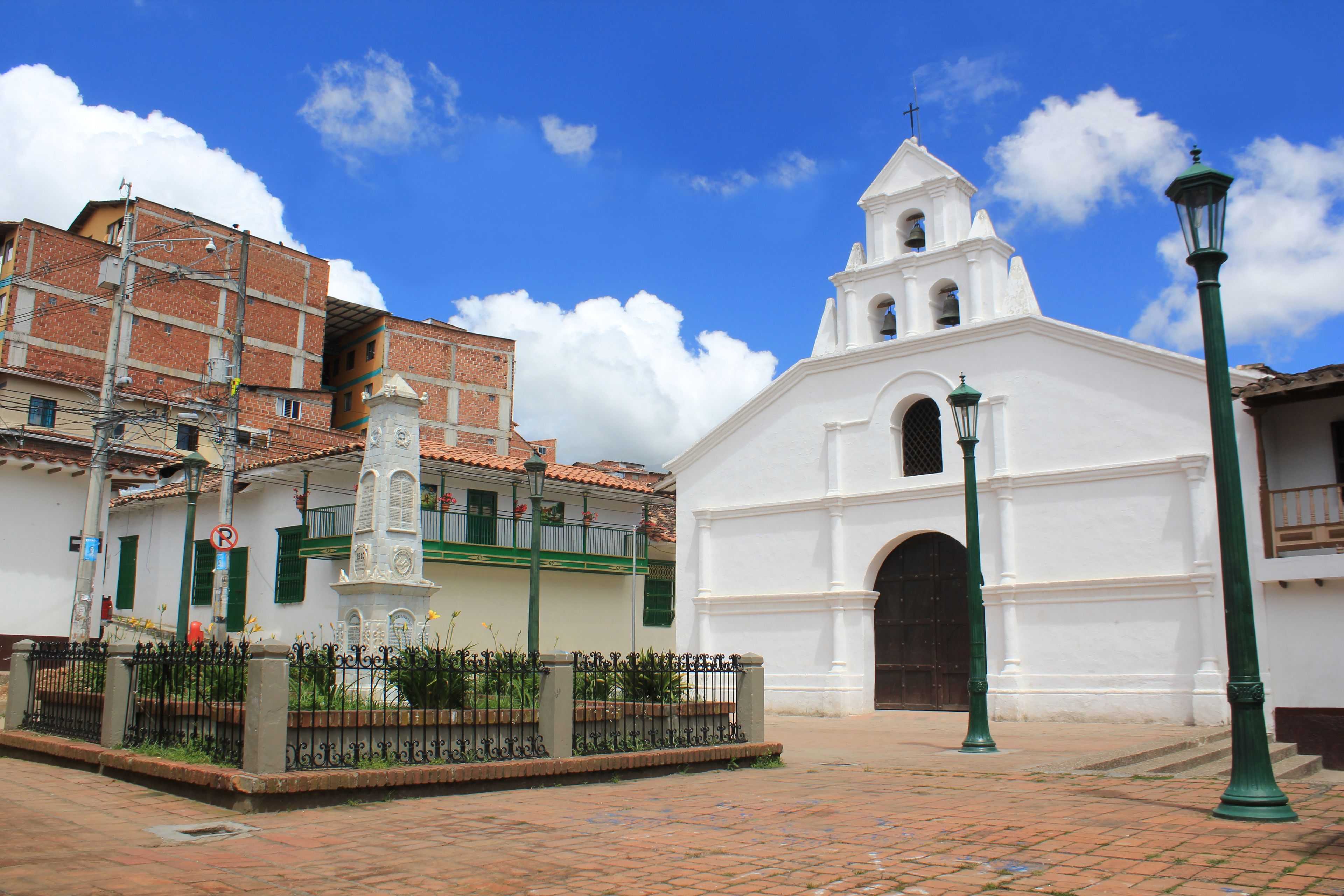 Plazoleta de los mártires. Marinilla, Antioquia, Colombia