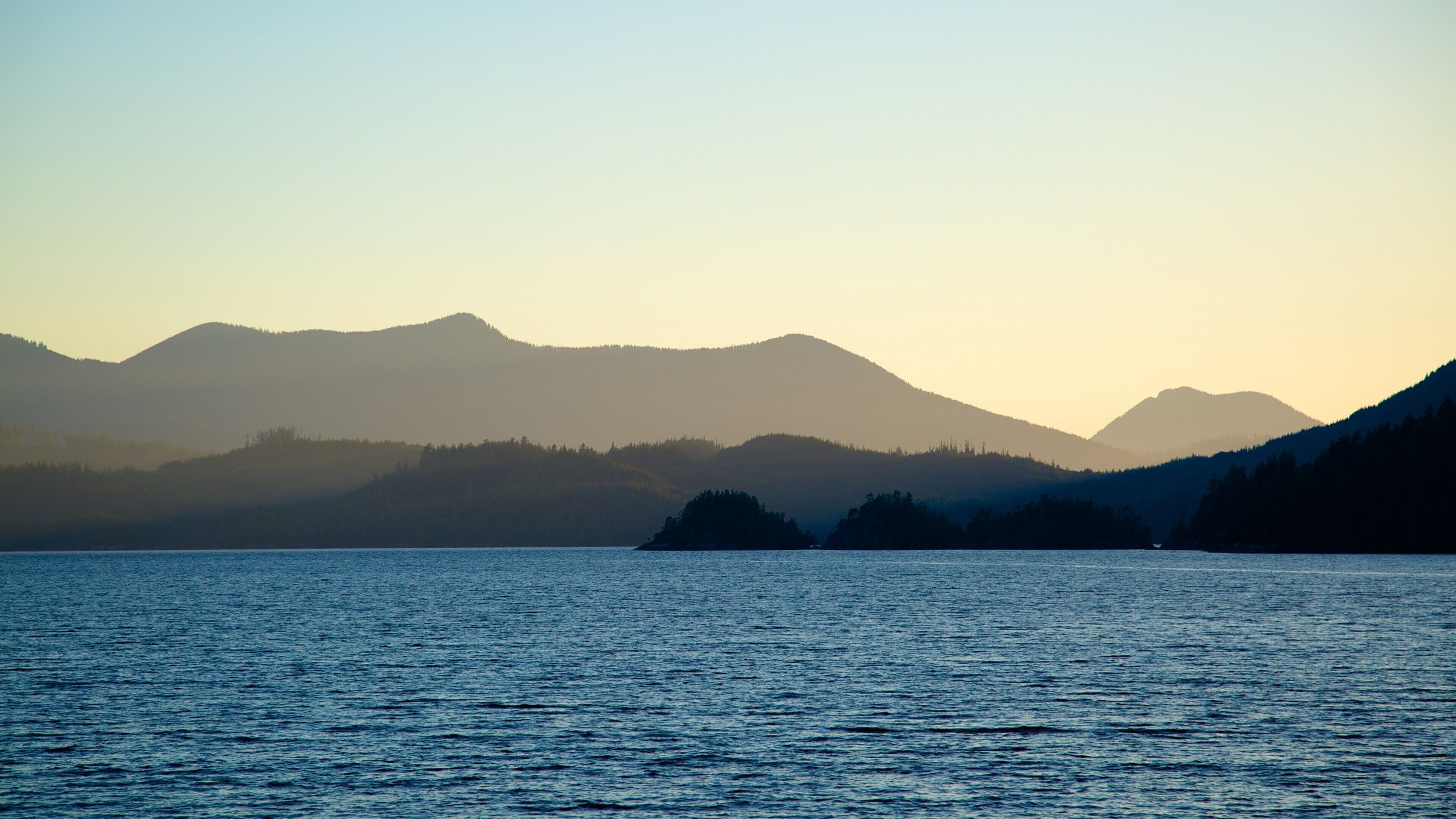 Clayquot Arm provinspark som viser fjell og innsjø