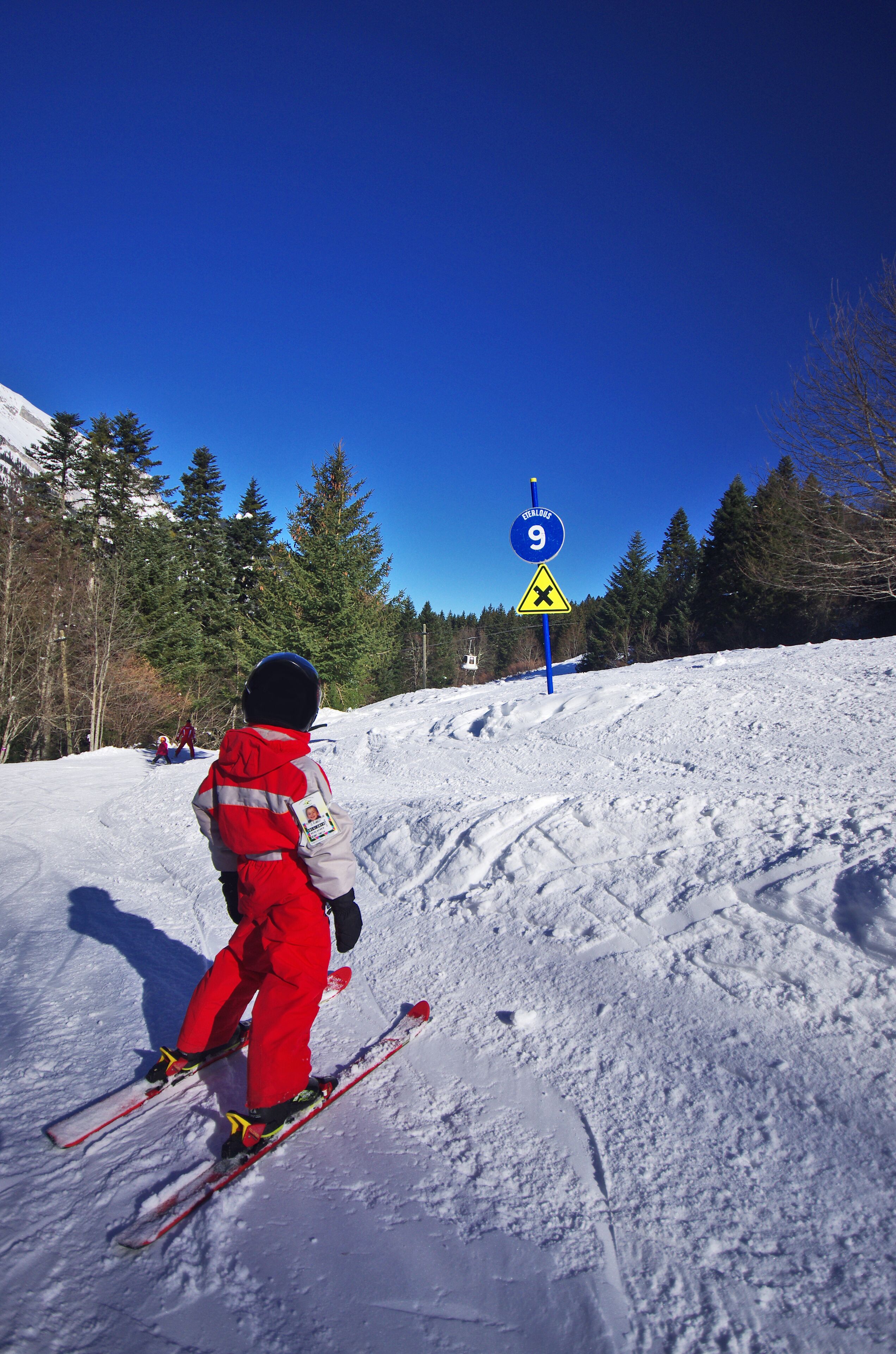 vacances d'hiver - enfant au ski