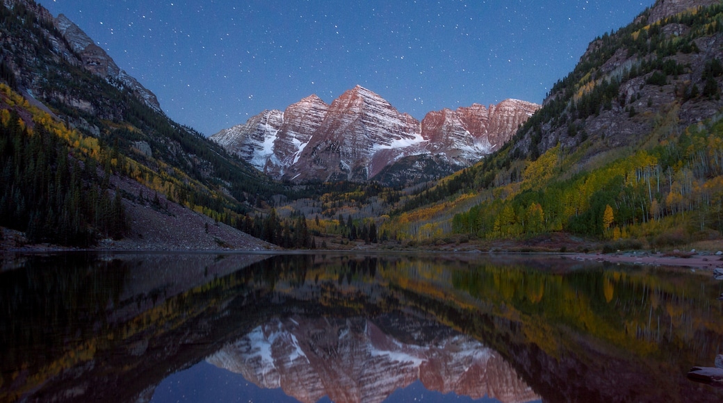 The famous Maroon Bells photographed during a beautiful fall morning under a little bit of moonlight. #bvsblue