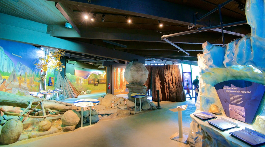 Yosemite besøkssenter fasiliteter samt innendørs