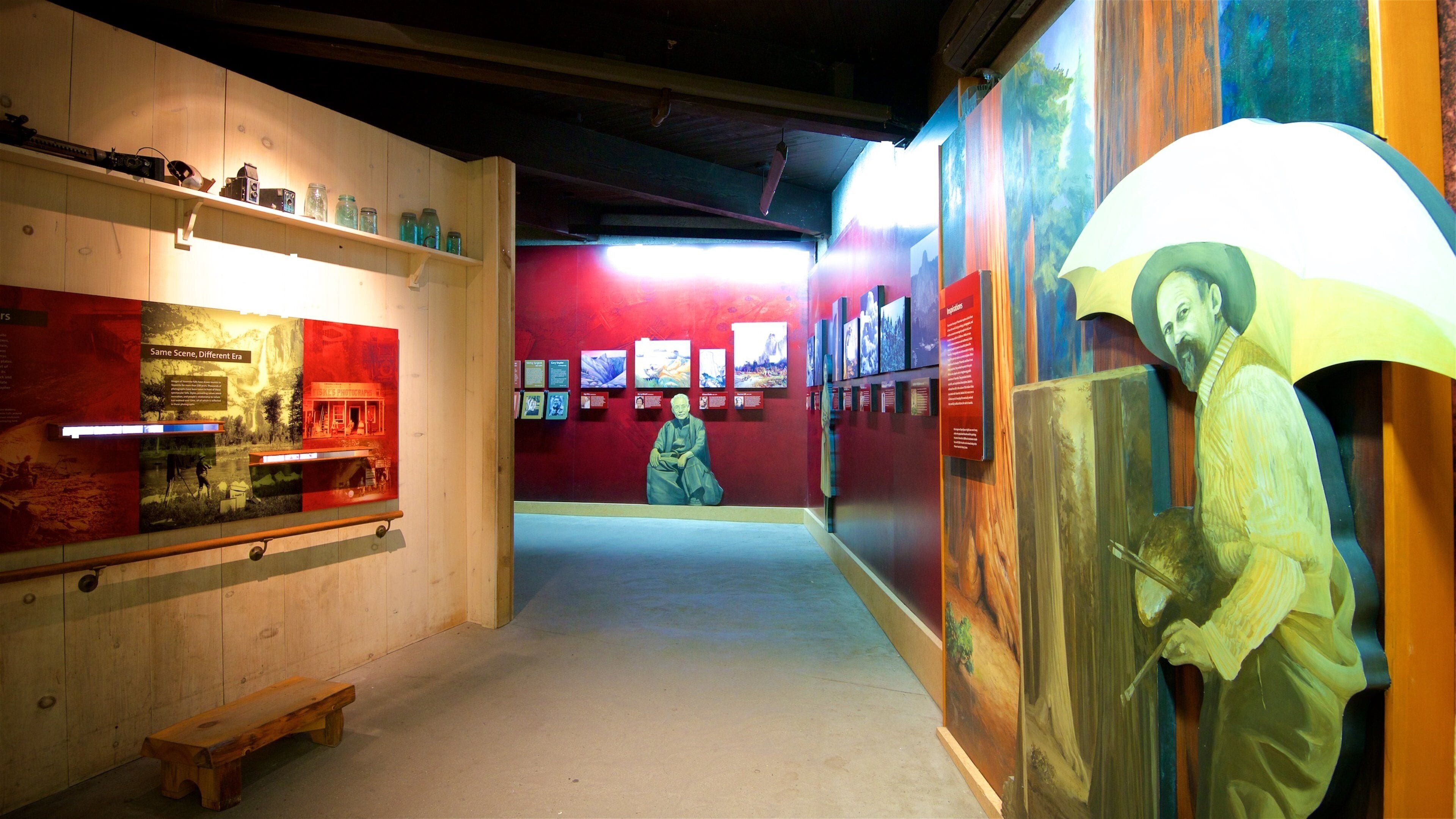 Centre pour les visiteurs Yosemite montrant vues intérieures