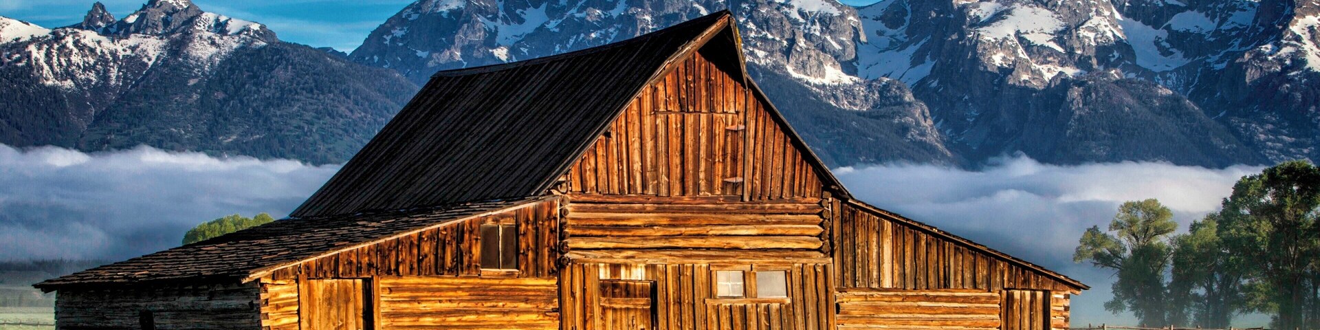 Another very popular photo location with good reason. I understand that the roof has since been replaced and may need to weather a bit. I had about given up on the sun making an appearance after a foggy start to the morning, but it happened in the end.