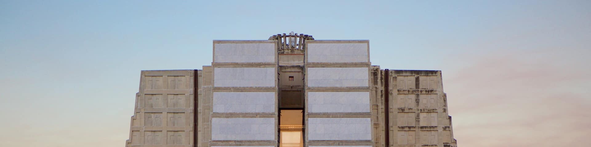 Santo Domingo Este showing a monument and a lighthouse
