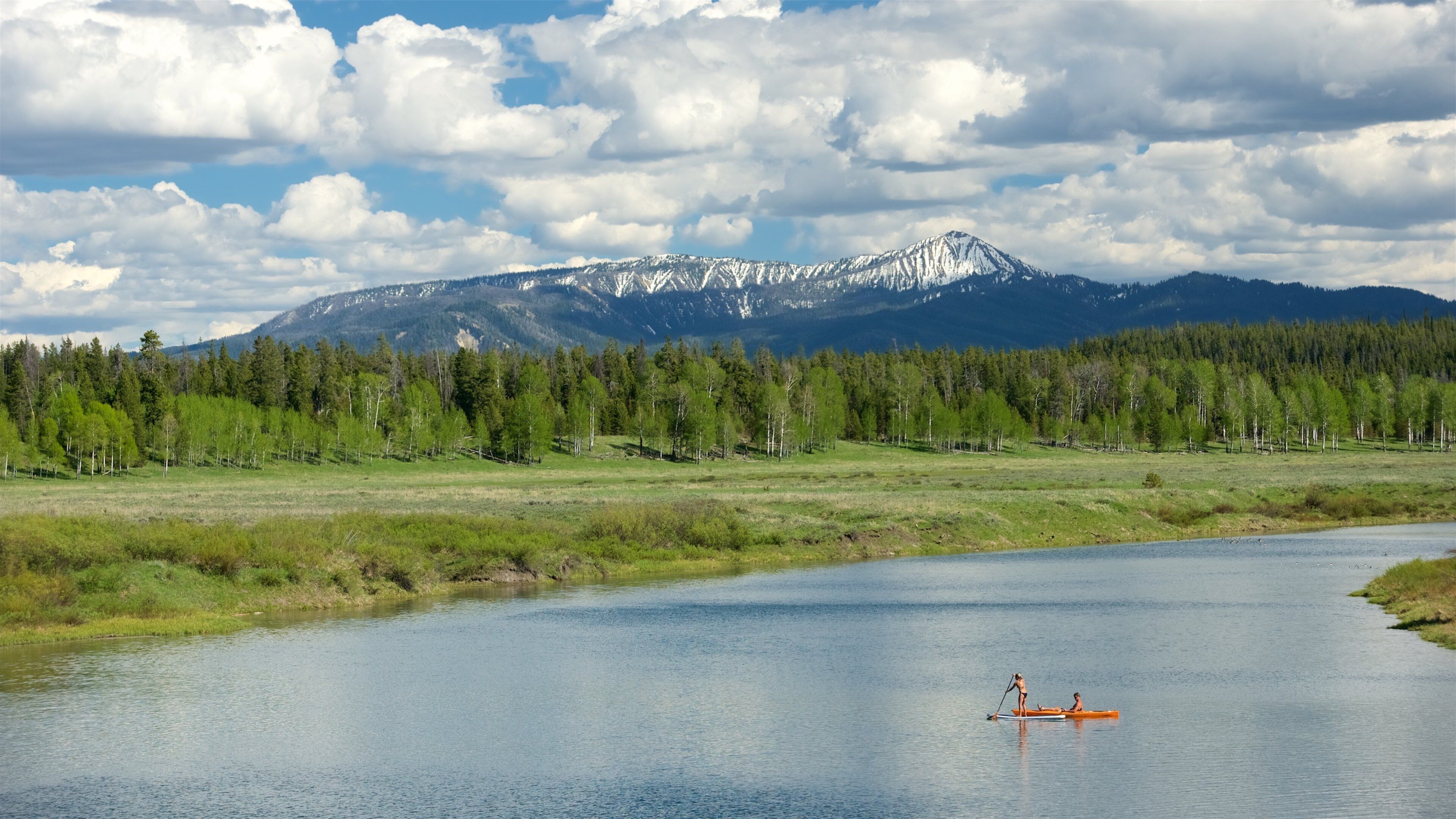 Oxbow Bend which includes mountains, kayaking or canoeing and tranquil scenes