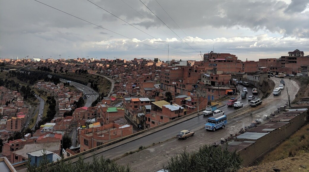 Bustling city!
Could you spot the few Shamanik settlements in the first row of the bend? ... there are settlements from where you could see smoke coming out. #highestcapitalcity #lapaz #visitbolivia #Culture