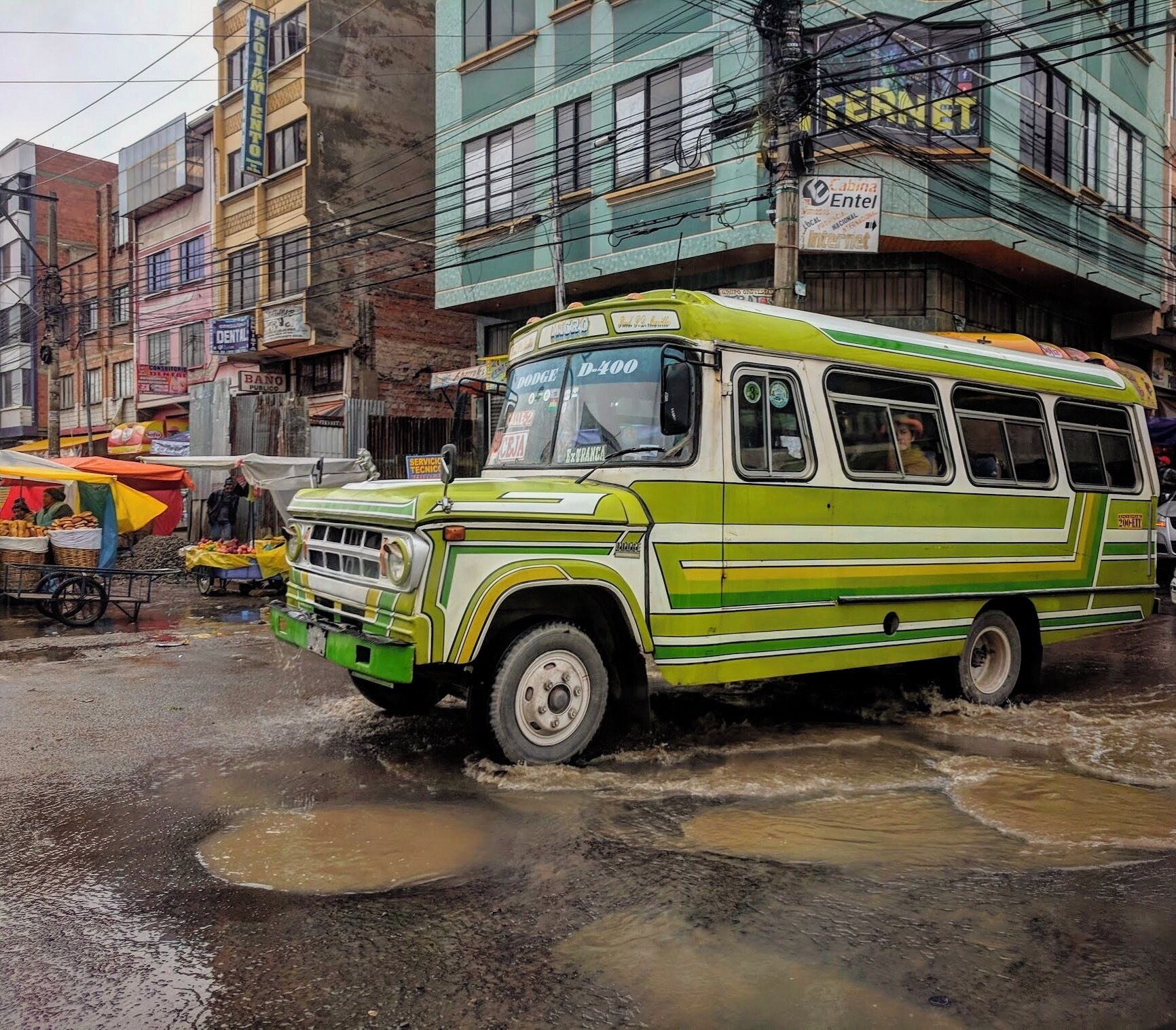 Clouds came in and then inundated the city! #erracticeweatheroflapaz #highestcapitalintheworld