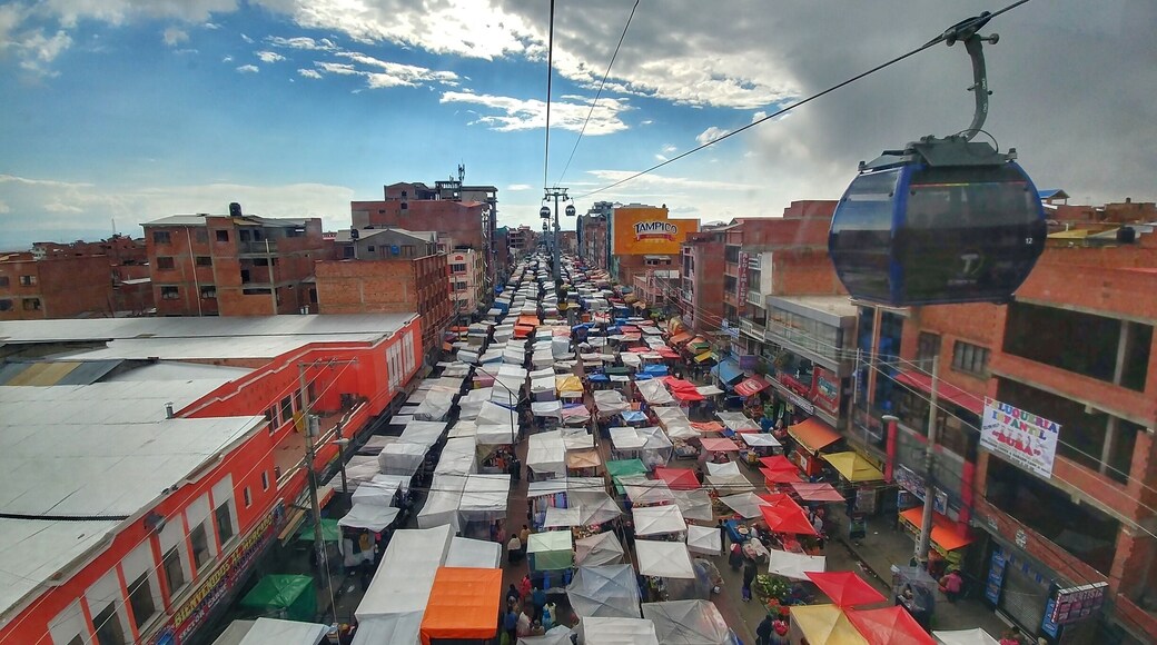 Market Santos Mamani, El Alto, Bolivia.
#market #colorful #elalto #bolivia #southamerica #urbanjungle