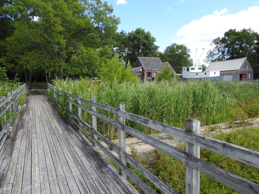 In a picturesque setting with breathtaking views of the St. Lawrence River and the South Shore of Quebec