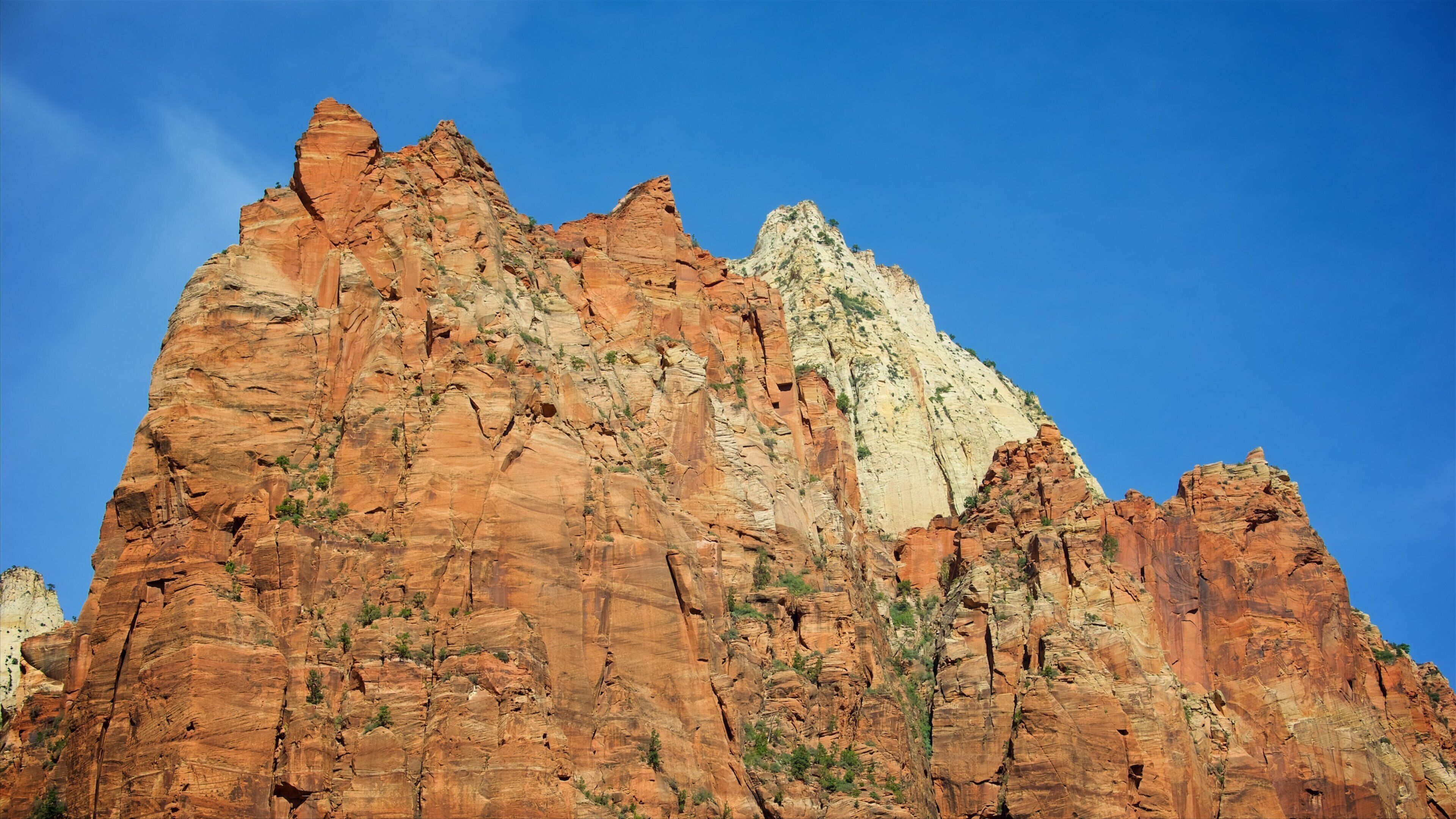 Court of the Patriarchs Viewpoint showing mountains and tranquil scenes