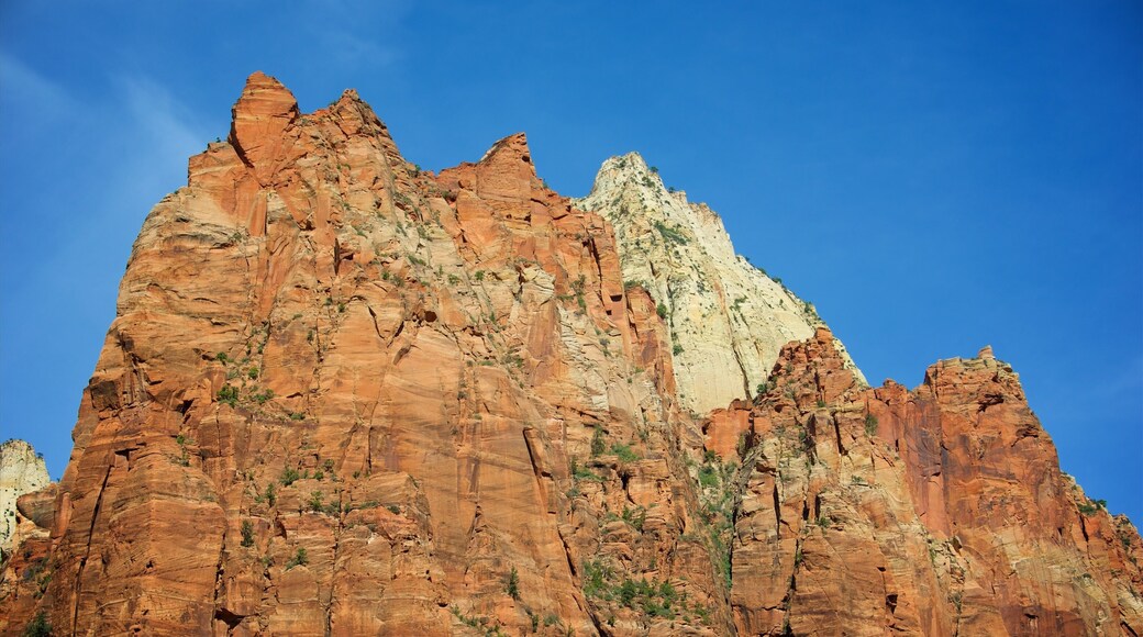 Court of the Patriarchs Viewpoint showing mountains and tranquil scenes