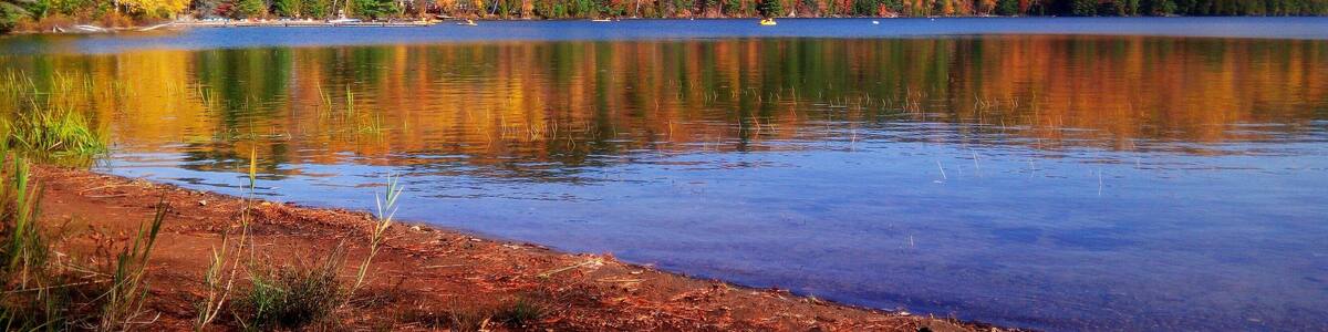 Beau paysage automnal, Lac Morgan, Rawdon, Canada