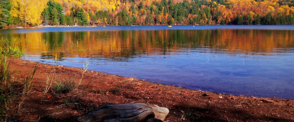 Beau paysage automnal, Lac Morgan, Rawdon, Canada