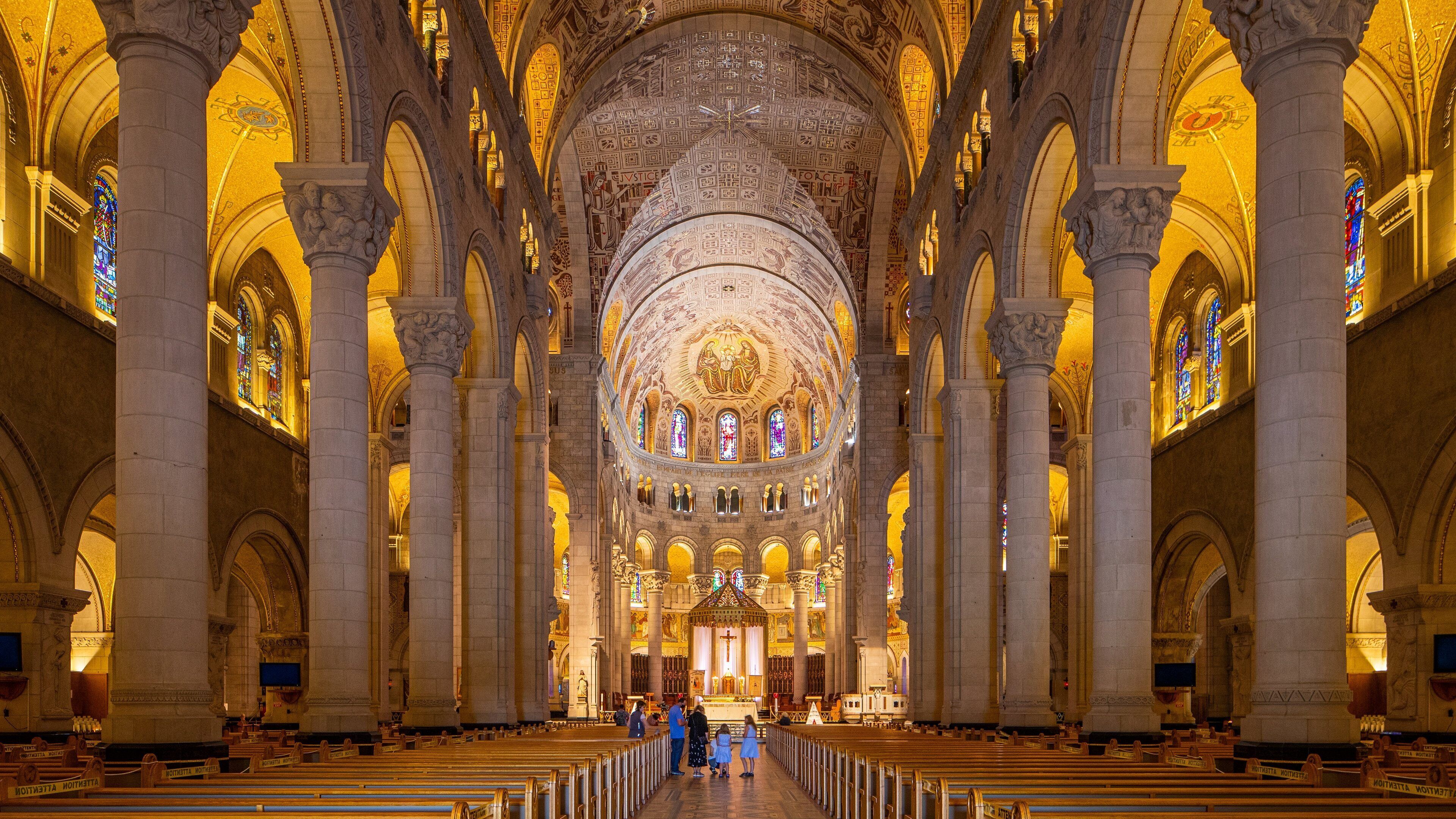 Basilica of Sainte-Anne-de-Beaupré showing heritage elements, a church or cathedral and interior views