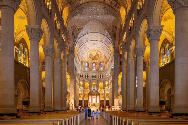 Basilica of Sainte-Anne-de-Beaupré showing heritage elements, a church or cathedral and interior views