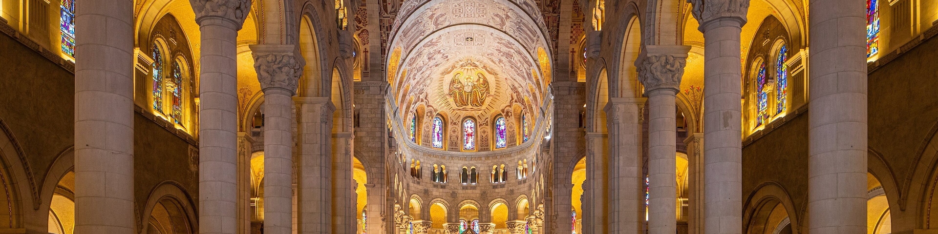 Basilica of Sainte-Anne-de-Beaupré showing heritage elements, a church or cathedral and interior views