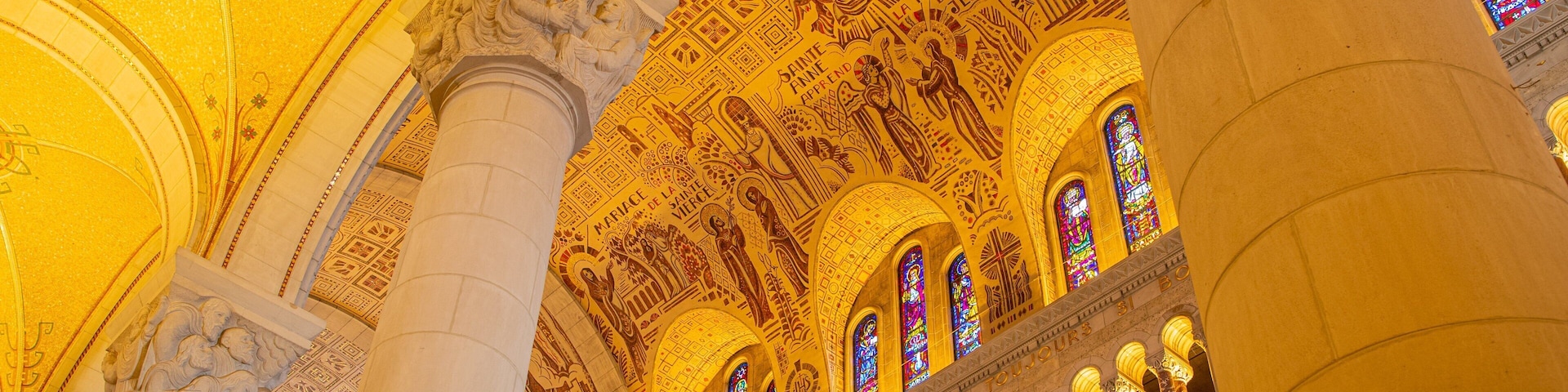 Basilica of Sainte-Anne-de-Beaupré which includes interior views, a church or cathedral and heritage elements